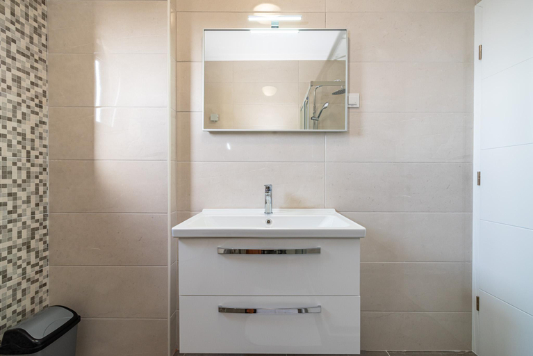 Bathroom 2, Deluxe Villa Laura with Pool Studio 4b, Novalja