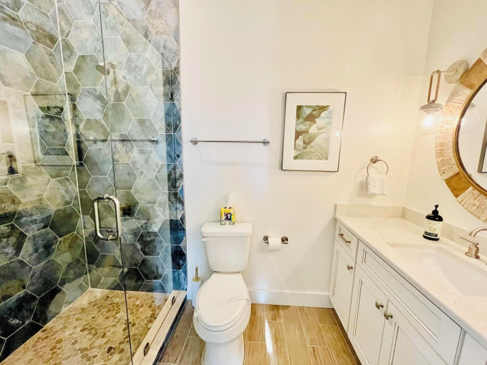 Bathroom 4, Columbia Avenue 48, Sussex