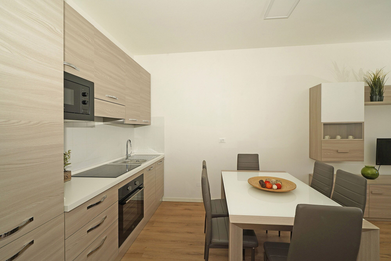 Room 3, Poggio al Lago 17 by Wonderful Italy, Brescia