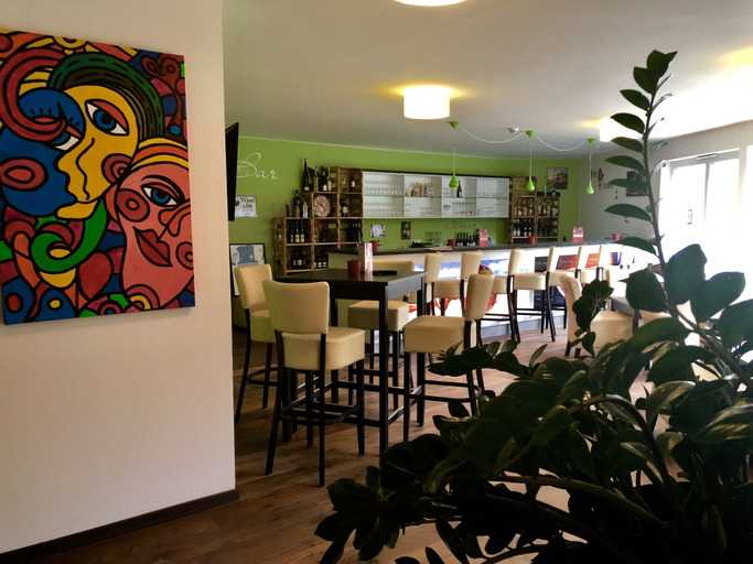 Food & Drinks