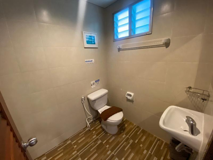 Bathroom 9
