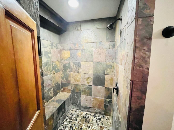Bathroom 3, Daisey Road 20637, Sussex