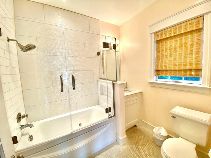 Bathroom 3, Holly Road 14, Sussex