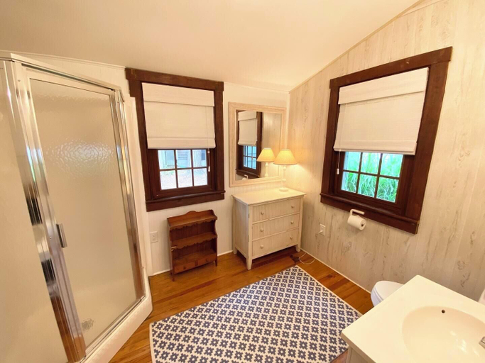 Bathroom 3, Columbia Avenue 29, Sussex