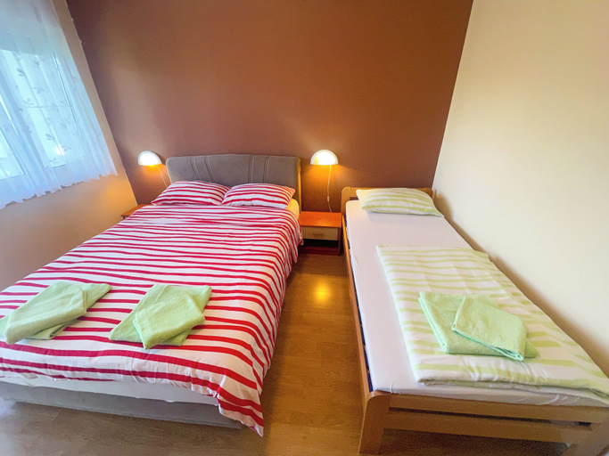 Bedroom 2, Apartman Combaj 1, Crikvenica