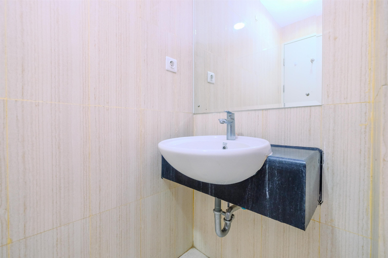 Bathroom 5, Spacious 2BR at Sentul Tower Apartment By Travelio, Bogor