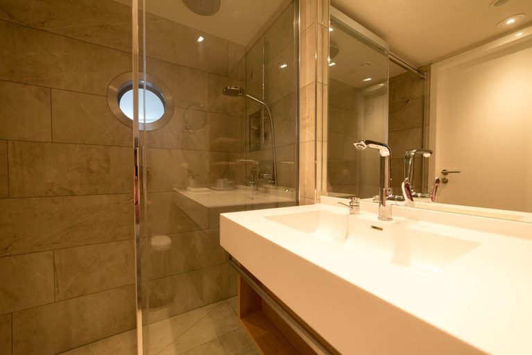 Bathroom 5, Hotel Neptun & SPA, Rostock