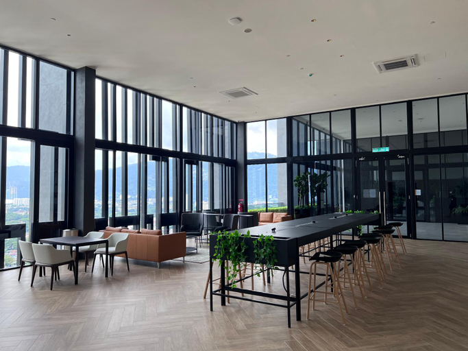 Food & Drinks 5, Georgetown Beacon | SkyPool | Family & Baby |9 pax, Pulau Penang