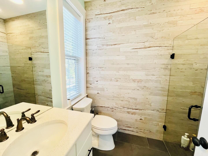 Bathroom 3, Lake Avenue 22, Sussex