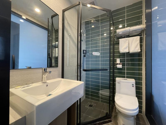 Bathroom 5, Greentree Inn Shanghai Minhang Jindu Road Express , Shanghai
