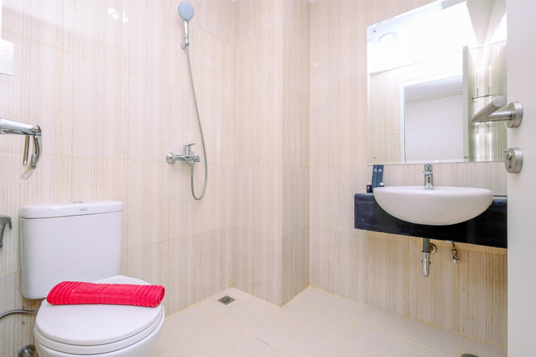 Bathroom 5, Cozy 1BR at Sentul Tower Apartment By Travelio, Bogor