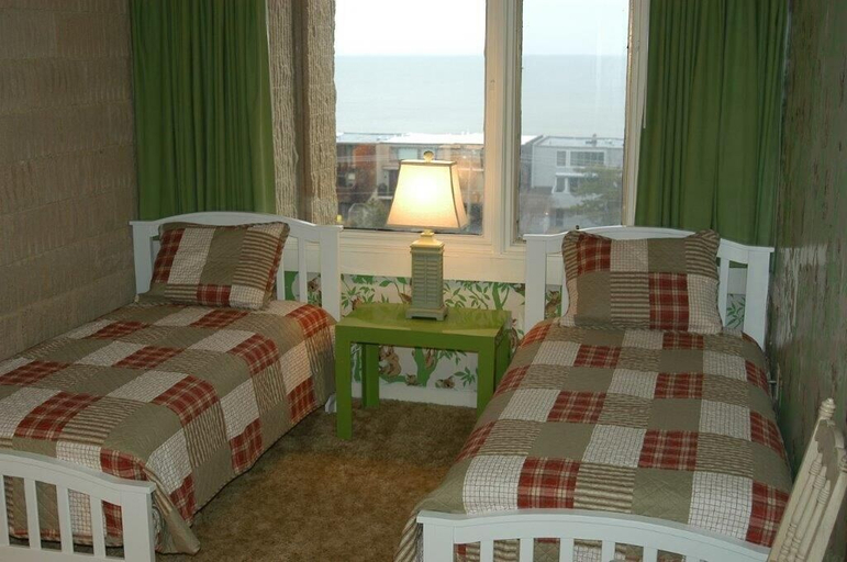 Bedroom 2, Ocean Drive 21705, Sussex