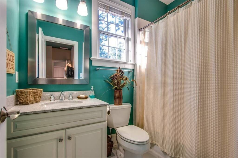 Bathroom 3, Columbia Avenue 109, Sussex