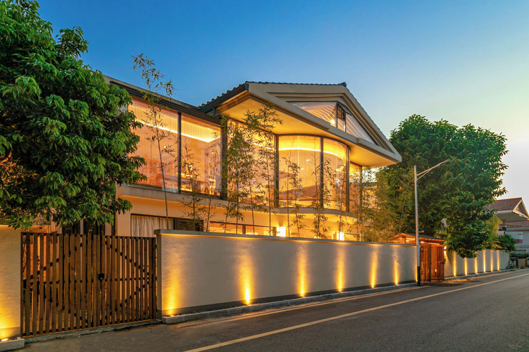 Exterior & Views