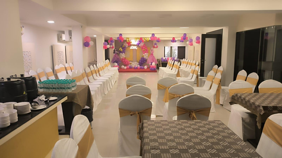 Food & Drinks 5, Hotel Grand Paradise, Vadodara