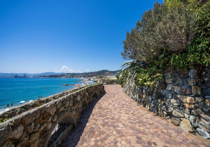 Exterior & Views 2, Villa Luna, Savona