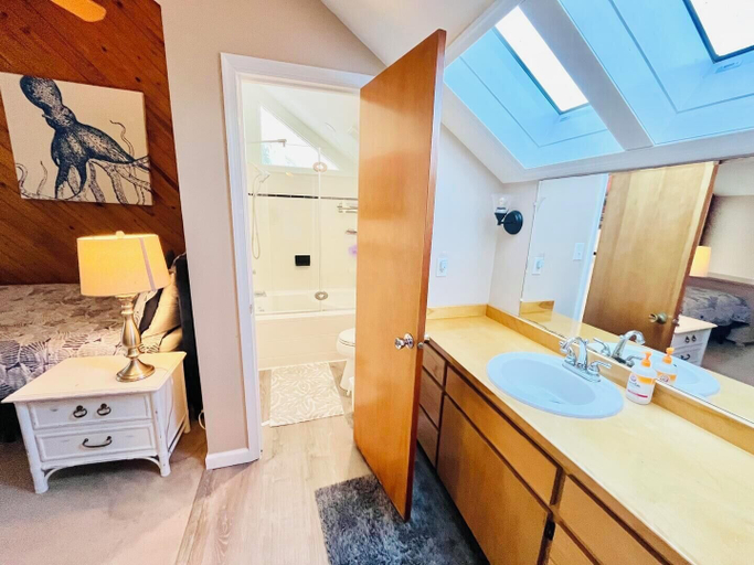 Bathroom 3, Swedes Street 202, Sussex