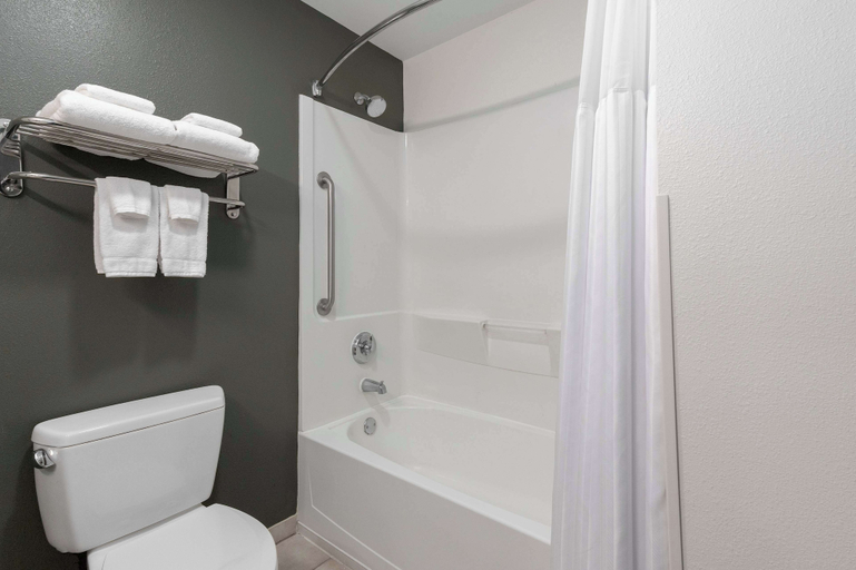 Bathroom 4, Spark by Hilton Savannah South I-95, Chatham