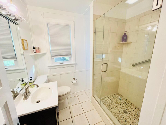 Bathroom 3, Columbia Avenue 124, Sussex