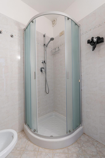 Bathroom 4, Molino del prato, Pisa