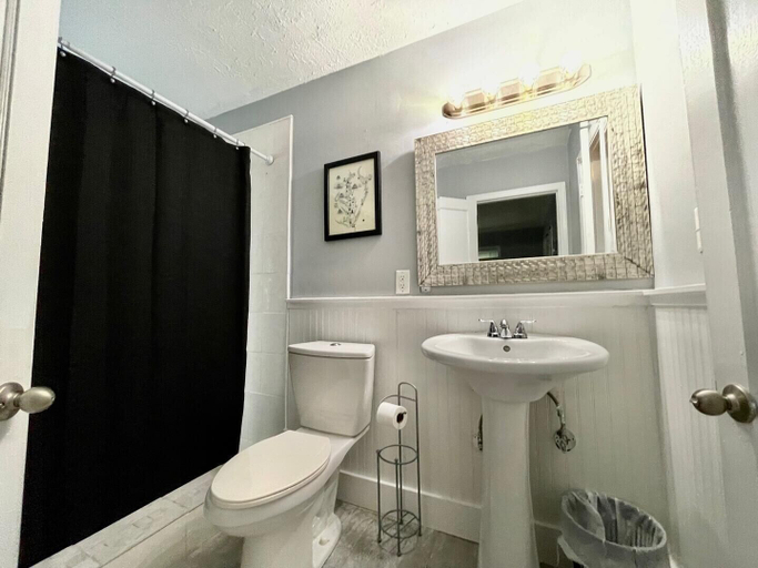 Bathroom 3, Lake Avenue 23, Sussex
