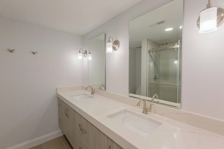 Bathroom 3, Wilmington Avenue 50 #102, Sussex