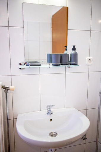 Bathroom 3, Bianka Apartman, Mezőkövesdi