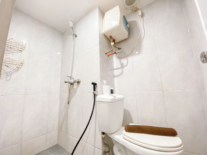 Bathroom 3, Compact Space 2Br At Jarrdin Cihampelas Apartment, Bandung