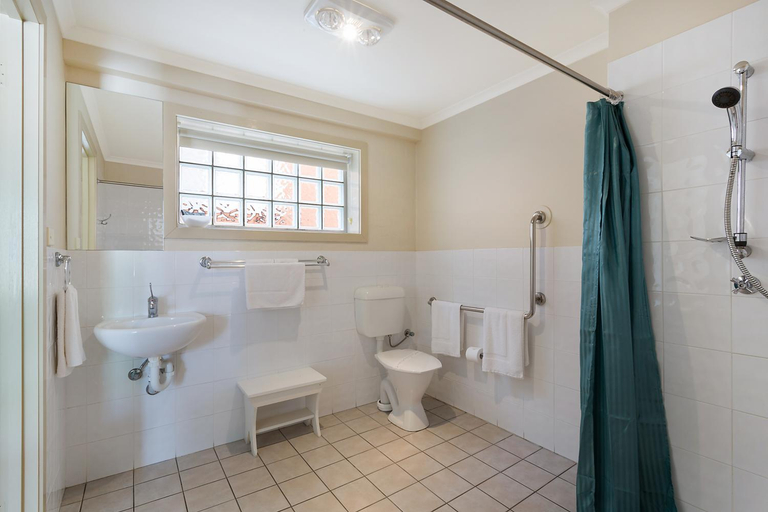 Bathroom 4, Heritage House Motel & Units, Bega Valley