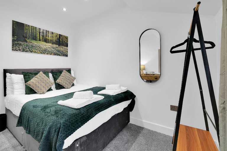 Bedroom 2, Newly refurbished 2 Bed House in a Town Centre, Devon