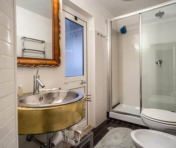 Bathroom 2, Casa Roma, Rome