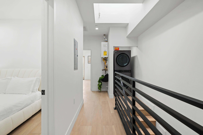 Bedroom 3, Not Affected by the Fire/modern Spacious Home With Parking & Fully Equipped Kitchen #3, Los Angeles