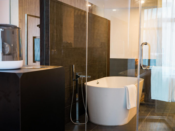 Bathroom 8