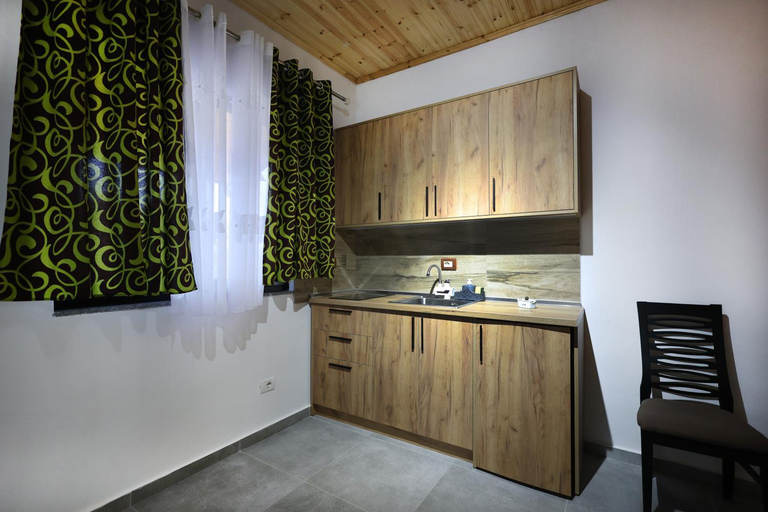 Others 4, Olive Oasis Studio, Beratit