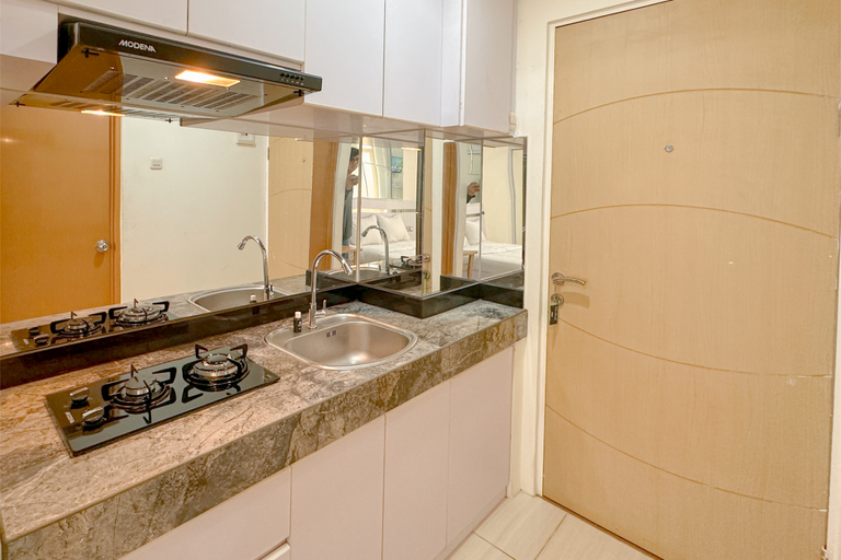 Bathroom 4, Comfortable Stay and Good Place Studio at Bale Hinggil Apartment By Travelio, Surabaya