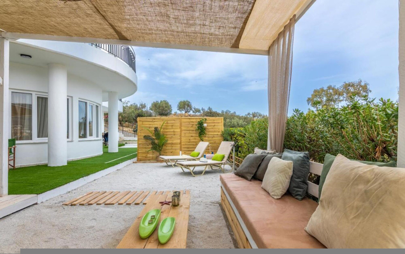 Room 2, White Cycladic House With Jacuzzi, Crete