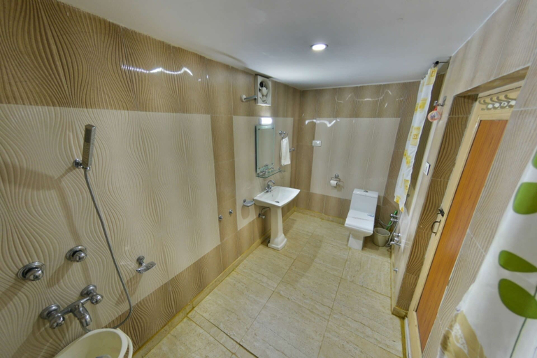 Bathroom, Hotel Baisaran Pahalgam, Anantnag