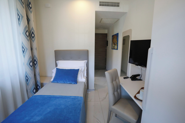 Bedroom 3, Vomero High Hotel, Napoli