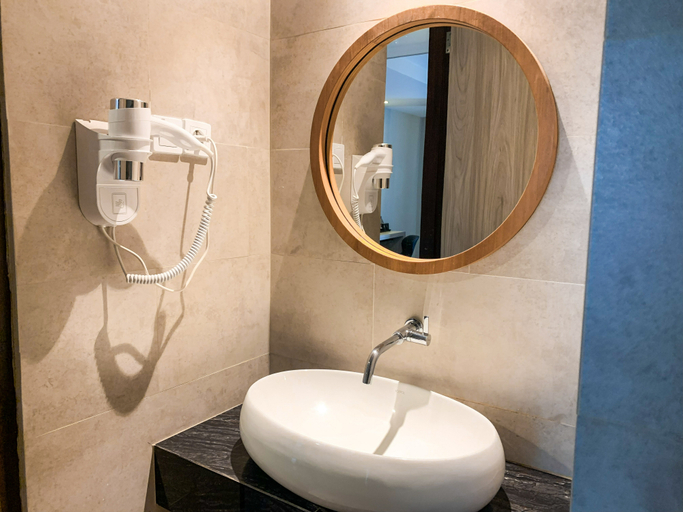 Bathroom 12