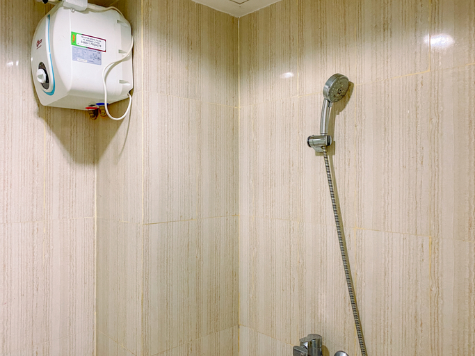 Bathroom 5, Comfort Living 1BR at Sentul Tower Apartment By Travelio, Bogor
