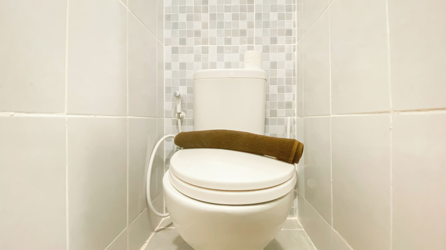 Bathroom 5, Nice And Comfy Studio Apartment At Tokyo Riverside Pik 2, Tangerang