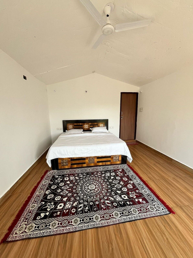 Bedroom 5, Home in the Jungle, Seoni
