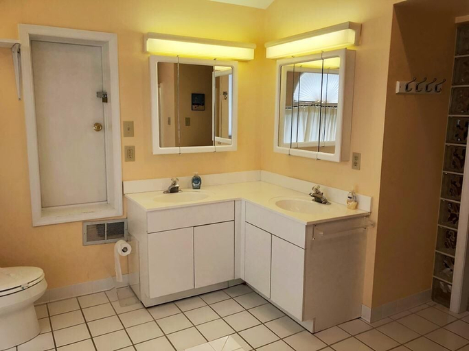 Bathroom 3, Virginia Avenue 35A, Sussex