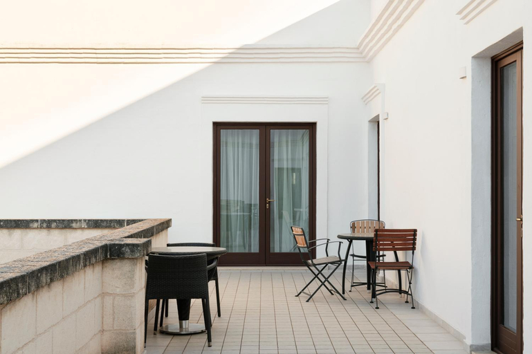 Others 4, Hotel vista mare, Brindisi