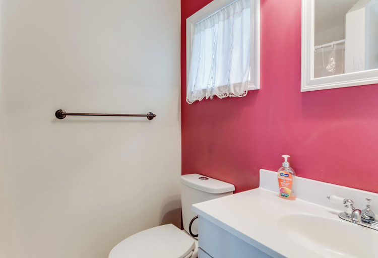 Bathroom, King Charles Avenue 1303, Sussex