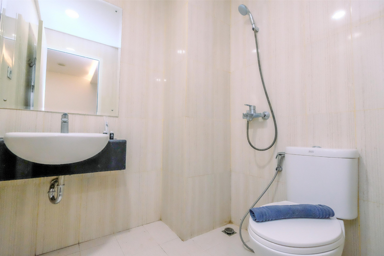 Bathroom 5, Modern Look 2BR at Sentul Tower Apartment By Travelio, Bogor