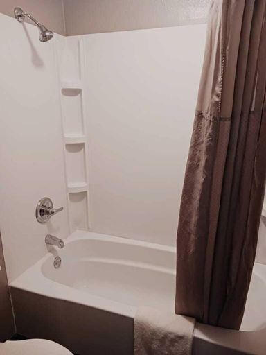 Bathroom, Hotel 465 by Regency Inn & Suites, Marion