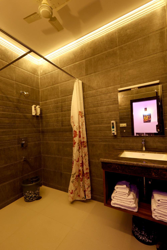Bathroom 4, Shivalayaa by MJ Hospitalities, Agra