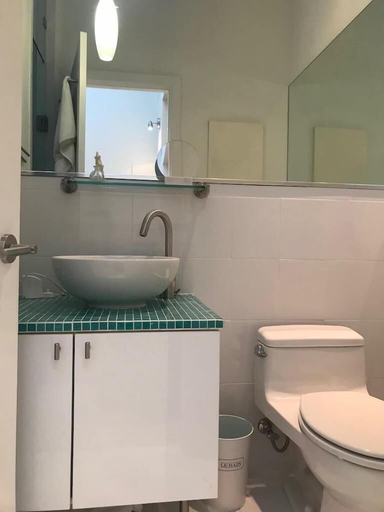 Bathroom 3, S. Rodney 9, Sussex
