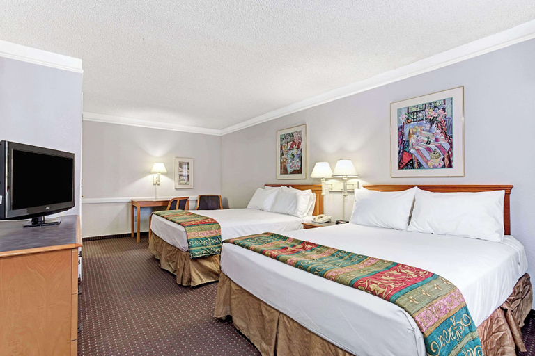 Bedroom 3, Days Inn Tucson City Center, Pima